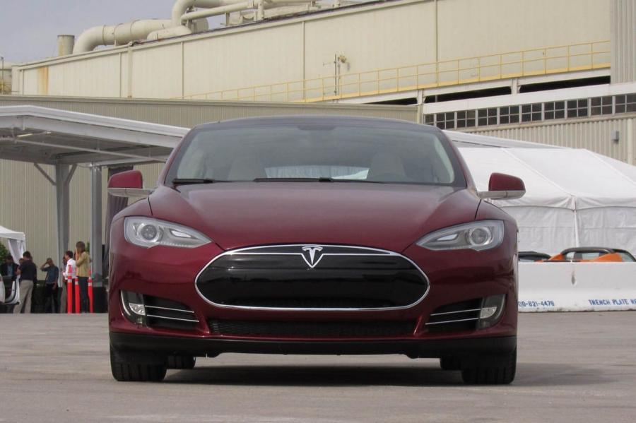  Tesla Model S Beta 2011 года  (фото 3 из 39)